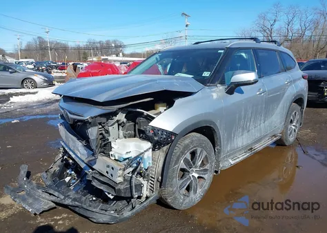 2022 Toyota Highlander Xle z USA, uszkodzony, nr VIN 5TDGZRBH6NS580130